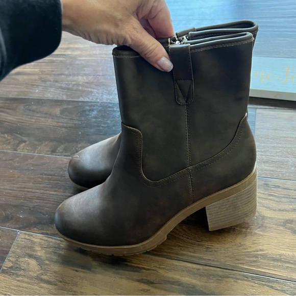 Dr Scholls Pearl Boots NWOT - Picture 9 of 9